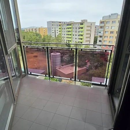 Air Conditioned 2 Vienna Gate, 4 *