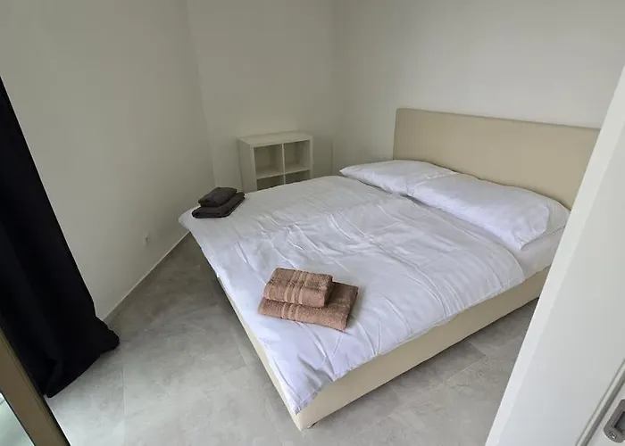 Apartment Air Conditioned 2 Vienna Gate, 4 Bratislava