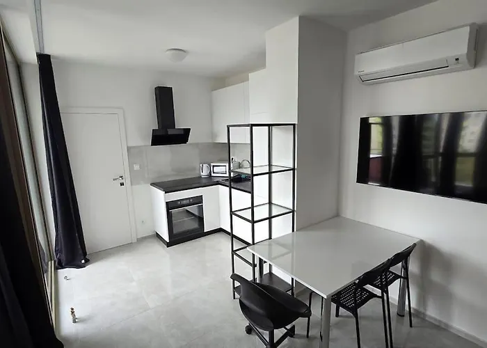 Air Conditioned 2 Vienna Gate, 4 Apartment *