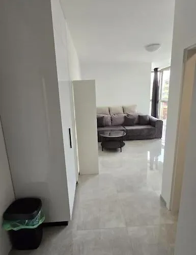 Air Conditioned 2 Vienna Gate, 4 Apartment *