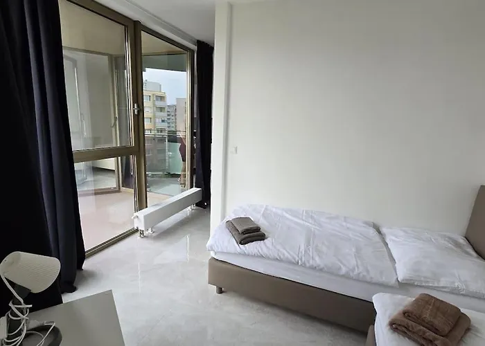 Air Conditioned 2 Vienna Gate, 4