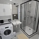Air Conditioned 2 Vienna Gate, 4 *